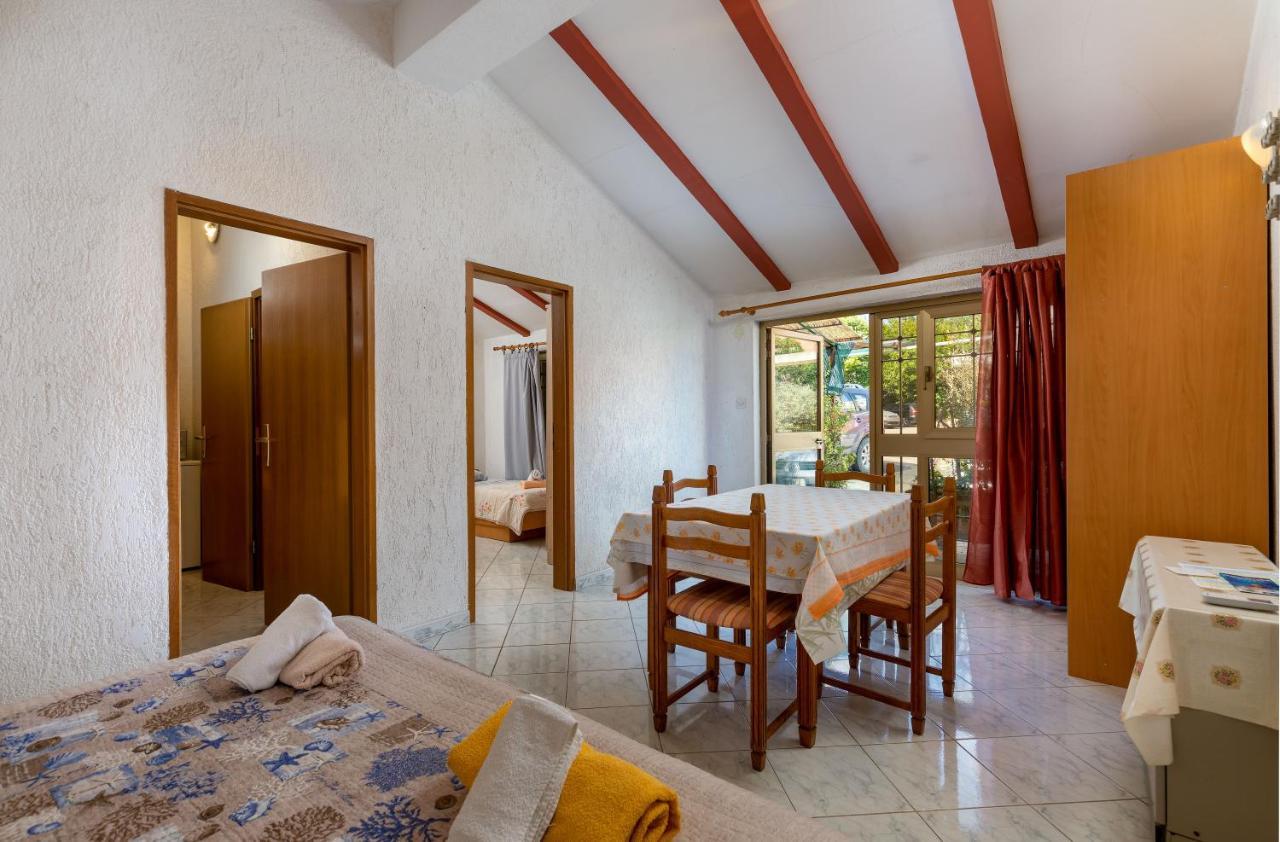 Apartments And Room Pergola Rovinj Exterior foto